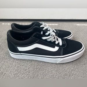 Vans Old Skool Shoe, Black, Women’s Size 9